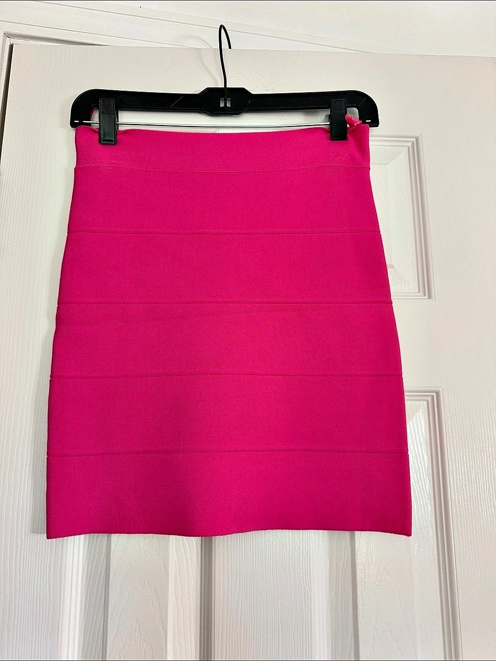 BCBGMAXAZRIA Pink Mini Skirt Size Medium Like New
